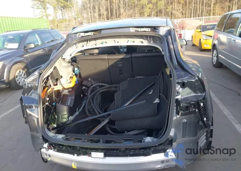 2025 Tesla Model Y Long Range Dual Motor Rear-Wheel Drive z USA, uszkodzony, nr VIN 7SAYGDED0SA348838